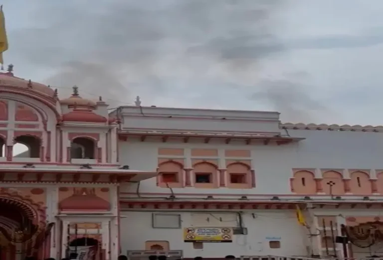 सजावट की लाइट के तार से लगी श्रीरामराजा मंदिर में आग !