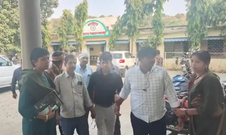 लोकायुक्त टीम की कार्यवाही : भ्रष्ट कमर्चारी को रिश्वत लेते रंगे हाथ किया ट्रैप