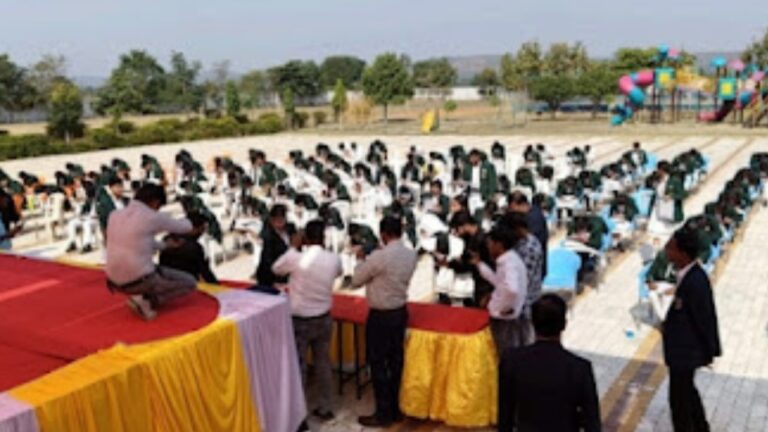 डीपीएस सागर में बना वैदिक गणित का वर्ल्ड रिकार्ड : 180 विद्यार्थियों व 22 शिक्षकों ने रचा इतिहास