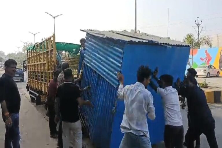 स्कूल-कॉलेज के आसपास गुटखा सिगरेट आदि नशीले पदार्थों की बिक्री करने वाले 3 टपरे नगर निगम ने किये जब्त