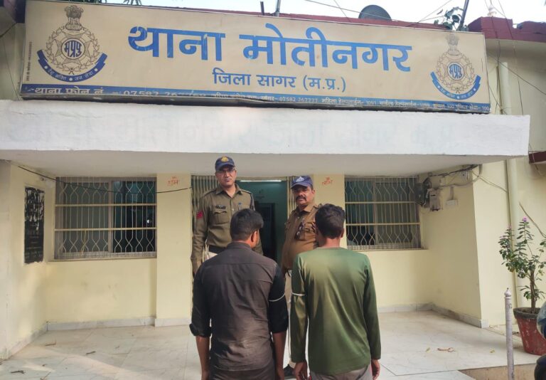 चोरी के मामले में निगरानी बादमाश को पुलिस ने उसके सहयोगी के साथ गिरफ्तार किया
