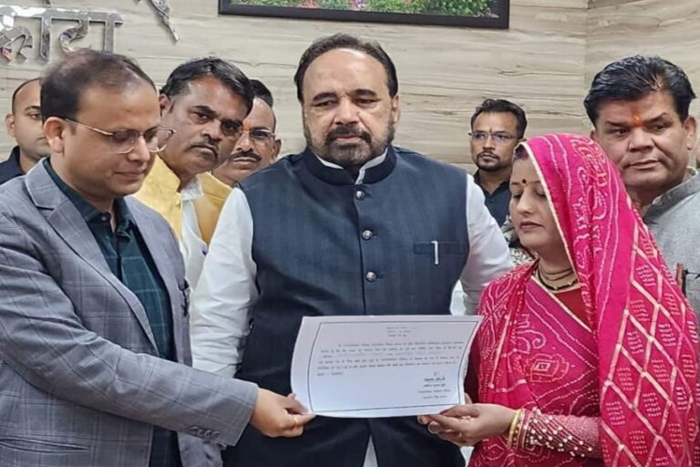 संगीता तिवारी बनी गढ़ाकोटा नगर पालिका की अध्यक्ष पूर्व मंत्री गोपाल भार्गव ने दी शुभ कामना