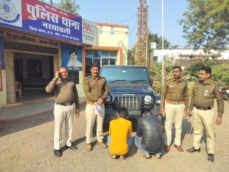थाना नरयावली पुलिस ने 400 क्वाटर अवैध देशी शराब ,परिवहन में उपयोग करने वाली गाड़ी सहित की जप्त