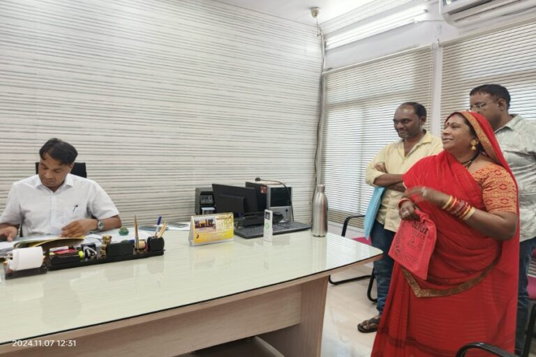 निगमायुक्त हर दिन सुनते हैं जनसमस्या,मौके पर देते हैं निराकरण के निर्देश