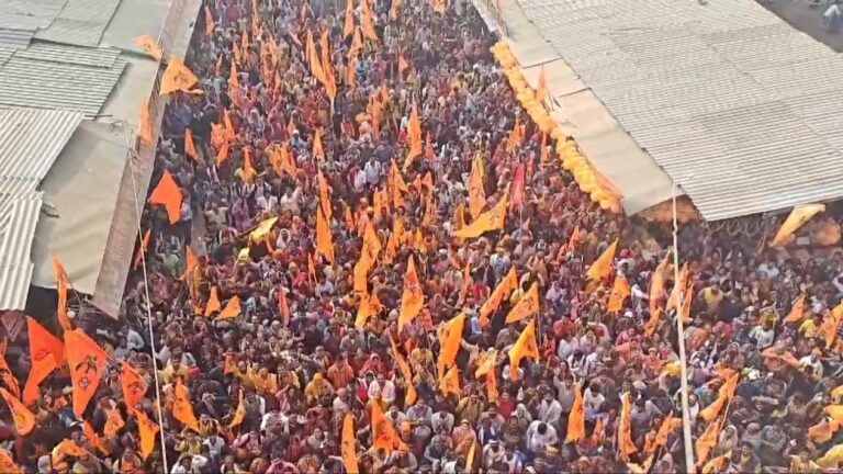 बागेश्वर धाम के पीठाधीश्वर पं. धीरेंद्र कृष्ण शास्त्री की ‘सनातन हिंदू एकता’ पदयात्रा का दूसरा दिन