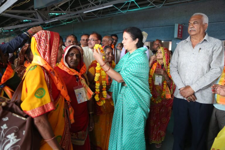 मुख्यमंत्री तीर्थ दर्शन यात्रा के रूप में बुजुर्गों को मिला खुशियों का अनमोल उपहार