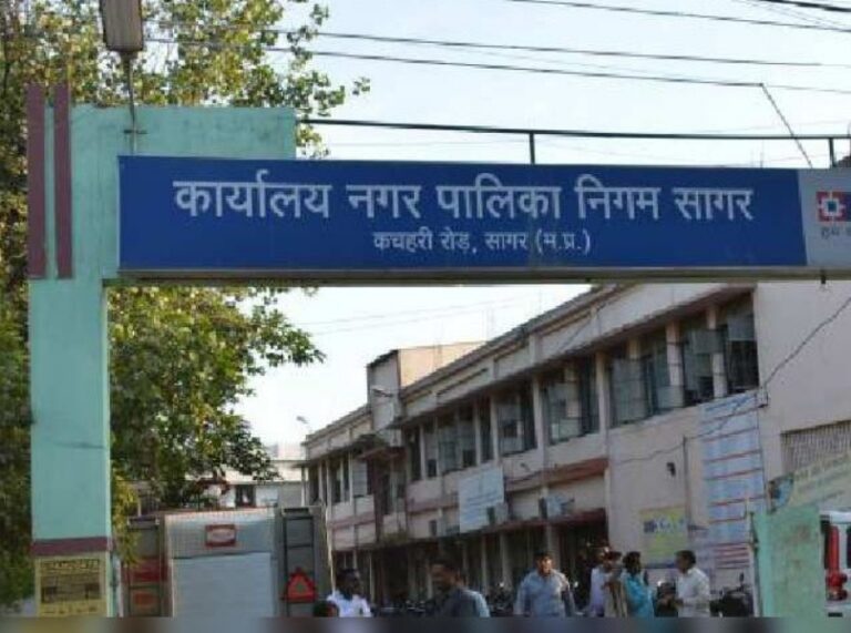 सागर में डॉक्टर पर निगम ने ठोका 5 हजार रु का जुर्माना