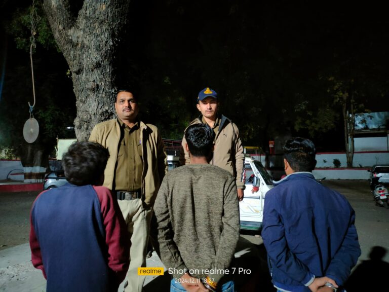 जैसीनगर पुलिस ने अडीबाज़ी करने वाले तीन फरार आरोपियों को किया गिरिफ्तार