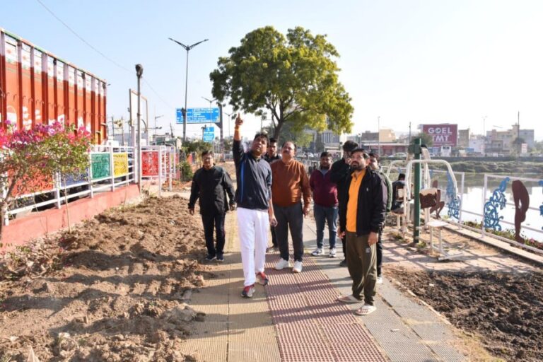 सागर को स्वच्छ और हरित बनाने के लिये निगमायुक्त कर रहे टीम के साथ अनेक प्रयास