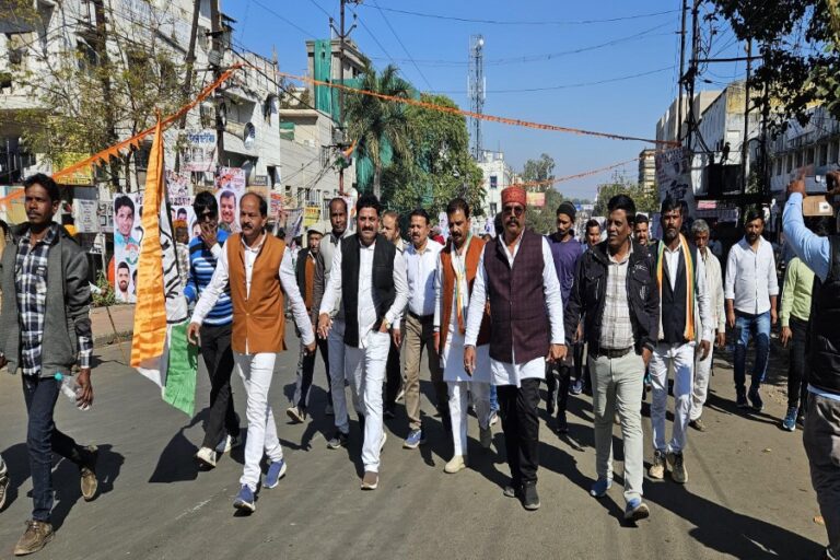 विधानसभा घेराव में सागर शहर से अनेक कांग्रेसी पहुँचे राजधानी भोपाल