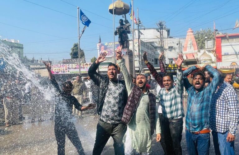 शाह की टिप्पणी पर बिफरे युवक कांग्रेसी, प्रदर्शन किया