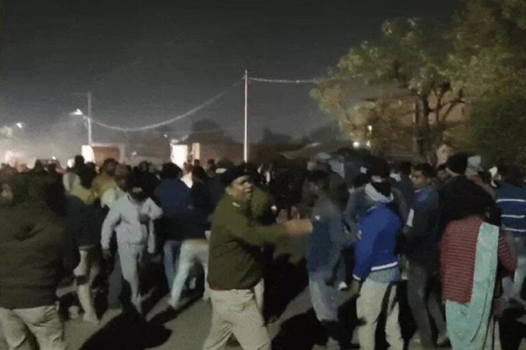 सागर में वाहन पर रखें पोल की टक्कर से महिला की मौत एक घायल, भीड़ का उपद्रव देख पुलिस ने हल्का बल प्रयोग किया