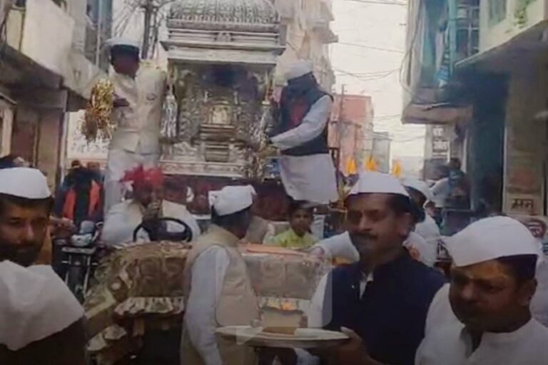 सागर में श्री तारण-तरण जयंती पर निकली शहर में विमान यात्रा