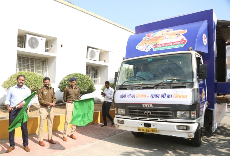 कलेक्टर , एसपी ने केन-बेतवा लिंक राष्ट्रीय परियोजना के प्रचार रथ को हरी झंडी दिखाकर किया रवाना