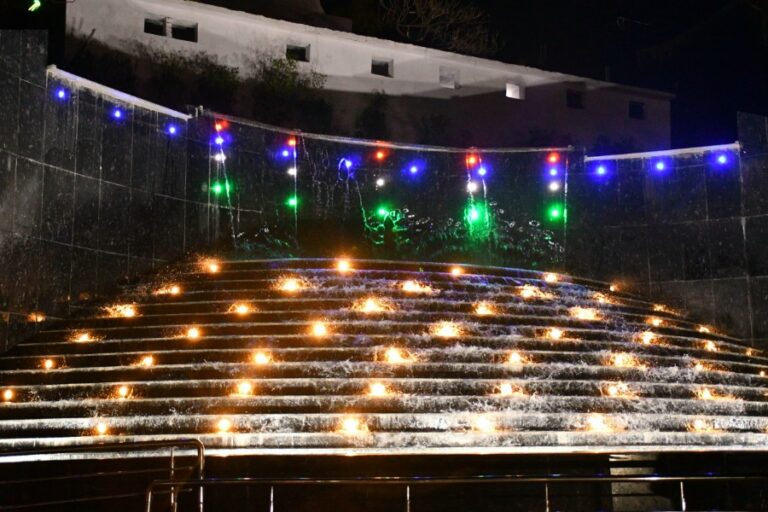 सागर शहर में कभी यहाँ गार्बेज पॉइंट हुआ करता था अब आकर्षक झरना बना