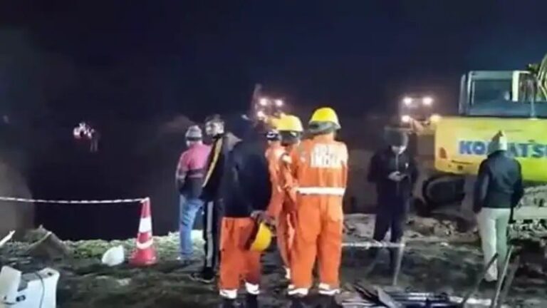 बोरवेल में गिरे 10 साल के बच्चे का रेस्क्यू, बेहोशी की हालत में भेजा गया अस्पताल