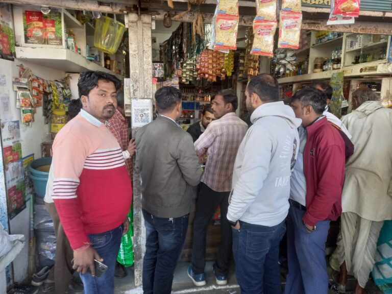 कलेक्टर के निर्देश पर पूरे जिले में प्रतिबंधित पॉलिथीन का उपयोग करने वाले दुकानदारों पर में हो रही कार्रवाई