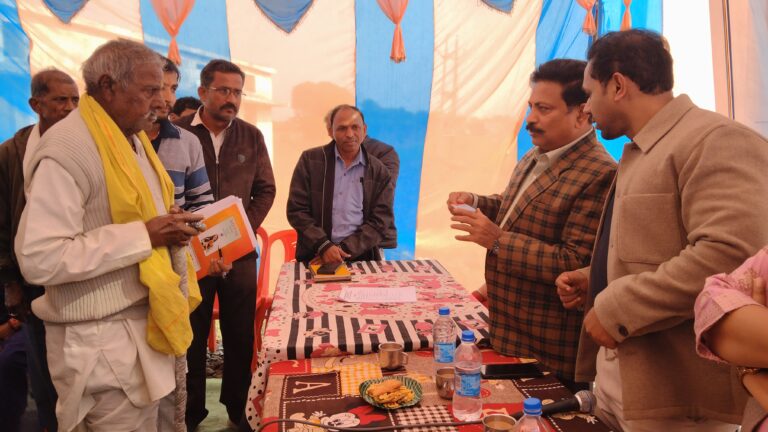 शासन की लोक हितकारी योजनाओं का लाभ समाज की अंतिम पंक्ति के अंतिम व्यक्ति तक पहुंचाने का कार्य करें अधिकारी – संभागायुक्त डॉ. वीरेन्द्र सिंह रावत