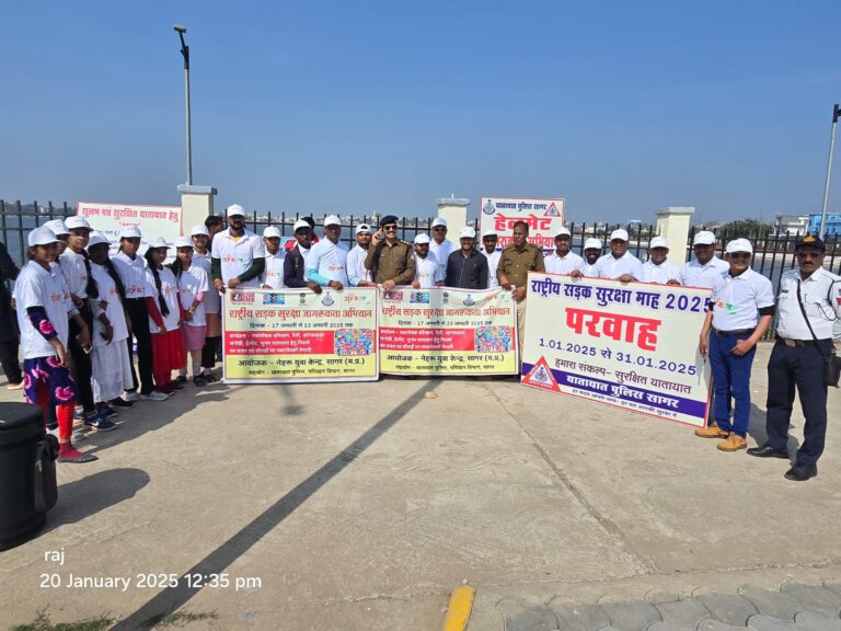 सागर यातायत पुलिस का नुक्कड़ नाटक के माध्यम से यातायात जागरूकता अभियान