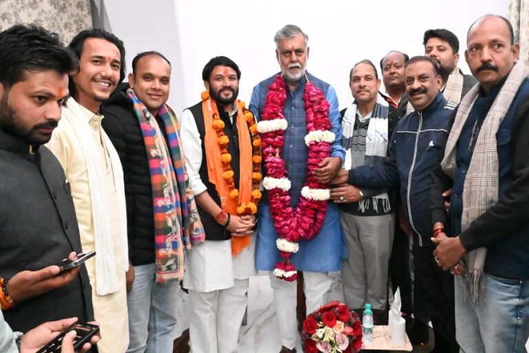 सागर पहुँचे पंचायत राज एवं ग्रामीण विकास मंत्री प्रह्लाद सिंह पटेल, भाजपा नेताओं ने किया स्वागत