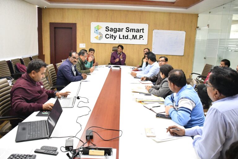 नगर निगम आयुक्त ने की नगर निगम सहित जिले की समस्त नगरीय निकायों की डोर टू डोर कचरा कलेक्शन की समीक्षा