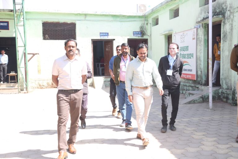 कलेक्टर, पुलिस अधीक्षक ने किया बोर्ड परीक्षा केन्द्रों का निरीक्षण