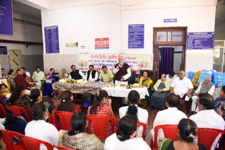 जिला चिकित्सालय जिले की धड़कन है इसे बचाना सबकी जिम्मेदारी हैं- रघु ठाकुर