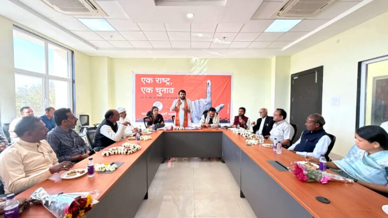 निज स्वार्थ के लिए कॉंग्रेस ने देश को बार-बार चुनाव कराने की प्रक्रियाओं में उलझा दिया : श्याम तिवारी