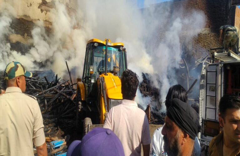 सागर में लकड़ी के टाल में आग के मामलें में एफआईआर के निर्देश