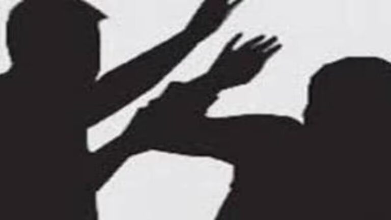 सागर में समधन ने समधी पर छेड़छाड़ का मामला दर्ज कराया, हाथ पकड़ कमरे में खींचा