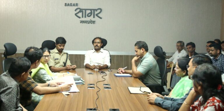 कलेक्टर के निर्देश- फर्जी, झोलाछाप डॉक्टरों पर होगी सख़्त कार्रवाई, डॉक्टर्स का बैकग्राउंड चेक कर तीन दिवस में रिपोर्ट प्रस्तुत करने के दिए निर्देश