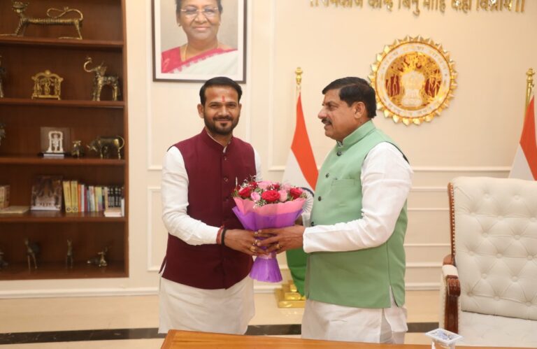 निगम अध्यक्ष  वृंदावन अहिरवार ने भोपाल में CM डॉ यादव से भेंटकर चुंगी क्षतिपूर्ति की राशि से कटौती बंद करने हेतु आग्रह पत्र सौपा