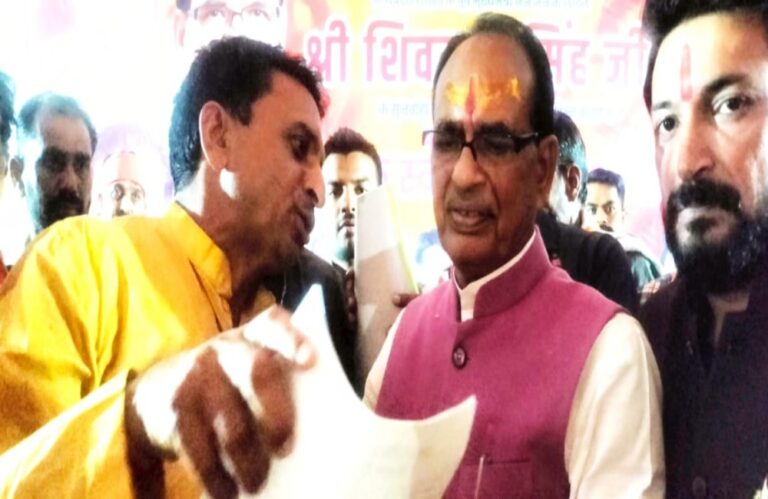 नर्मदा से बेबस नदी जोड़ने और किसानों को तार जाली फेंसिंग करवाने अनुदान की मांग, किसान मौर्चा अध्यक्ष धीरज सिंह ने केंद्रीय कृषि मंत्री को ज्ञापन सौंपा