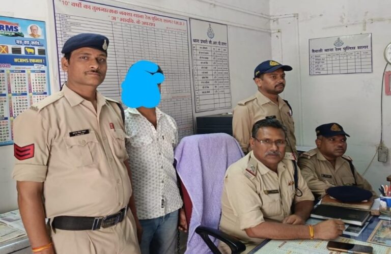 ट्रेन में यात्रियों के मोबाइल, पर्स और अन्य सामान चोरी करने वाला शातिर आरोपी गिरफ्तार