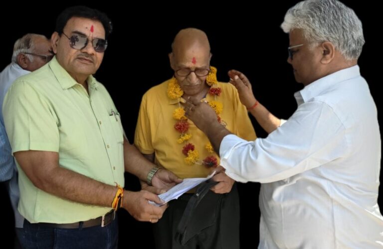 मकरोनिया में जल कर भरने सुविधा केंद्र खुला, फूलमाला से हो रहा सम्मान