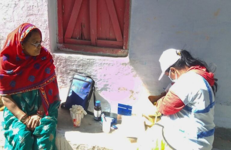 सागर में महिला स्व-सहायता समूह की सदस्यों द्वारा किया जा रहा है विभिन्न वार्डों में पेयजल गुणवत्ता का परीक्षण