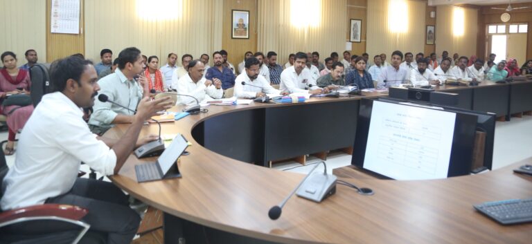 पंचायत में पानी रोकने के लिए अभियान प्रारंभ करें, छोटे नदी नालों को पुनर्जीवित करने के लिए कार्य योजना बनाकर कार्य शुरू करें