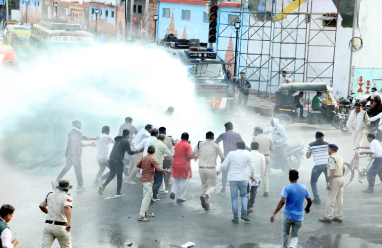 परिवहन घोटाले के आरोपियों की जमानत से गुस्साए कांग्रेसियों ने किया विरोध प्रदर्शन, CM का पुतला जलाना चाहा