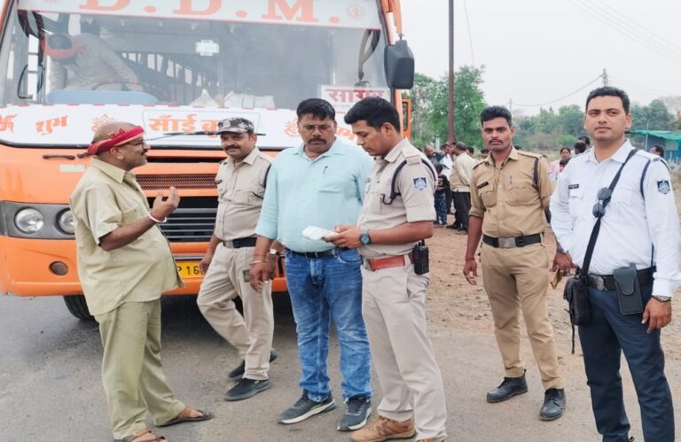 सागर में यात्री बसों की सघन चैकिंग की कार्यवाही – आरटीओ, 15 यात्री बसों से 46000 रुपये जुर्माना राशि वसूल गई