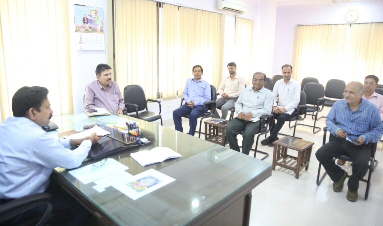 शासकीय योजनाओं का प्रभावी और परिणाम मूलक क्रियान्वयन सुनिश्चित कराएं- कमिश्नर