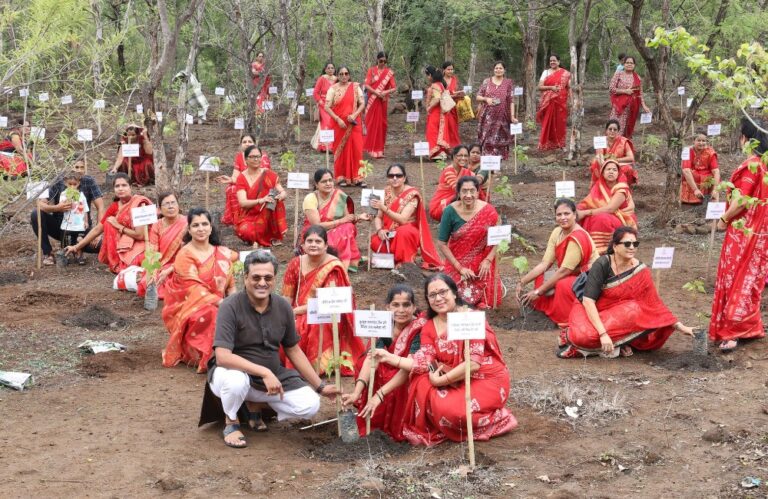 विचार समिति: आपरेशन सिंदूर की अपार सफलता पर महिलाओं ने लगाए 121 सिंदूर के पौधे