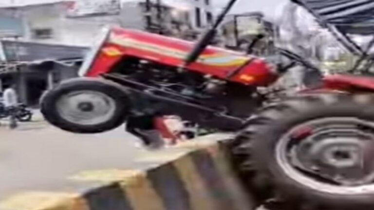 Sagar: ट्रैक्टर डिवाइडर पर चढ़ गया अफरातफरी मची, हादसे में चालक घायल