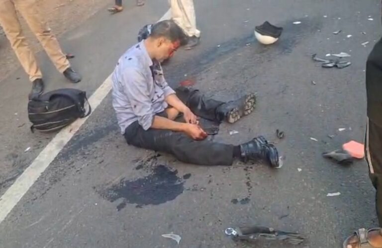 सागर में अज्ञात वाहन ने दो बाइक को मारी टक्कर, दो भाईयों सहित तीन की मौत