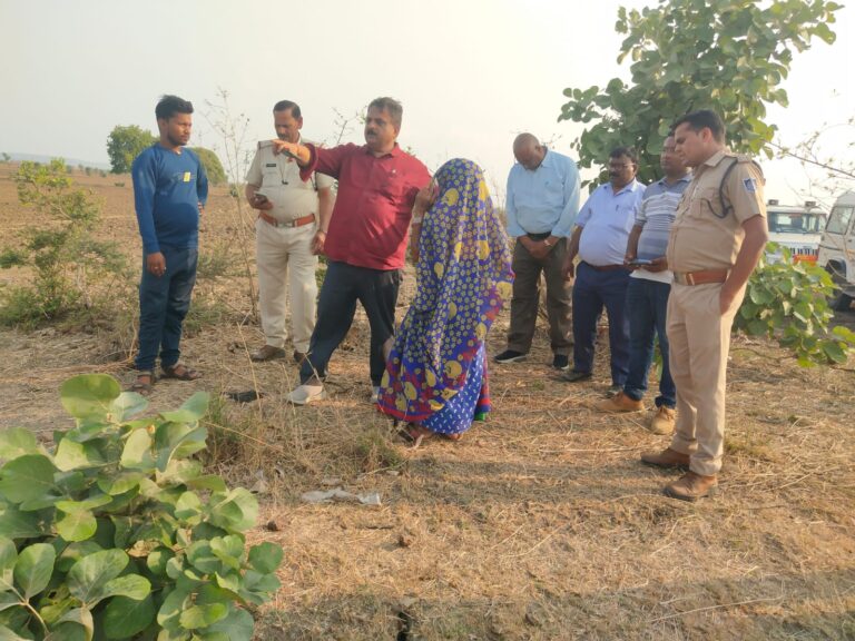 कलेक्टर के निर्देश पर बड़ी कार्रवाई : 10 करोड़ की 100 एकड़ जमीन बदमाशों से कराई अतिक्रमण मुक्त,एससी एसटी एक्ट के तहत पुलिस कार्रवाई