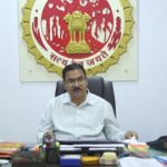 निर्धारित दर से अधिक कीमत पर शराब बेचने वालों के विरुद्ध करें सख्त कार्यवाही – कमिश्नर