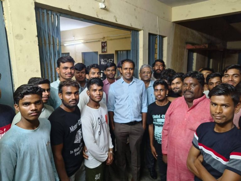 लक्ष्य बड़ा रखें सफलता अवश्य मिलेगी, समन्वय, संकल्प, मितव्ययिता के साथ रहकर पढ़ाई करें – कलेक्टर संदीप जी आर