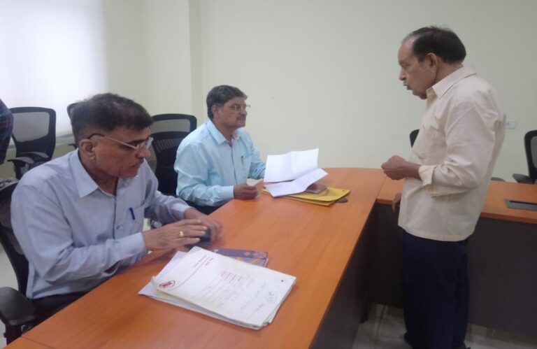 नगर निगम जनसुनवाई में शहरी लोगो ने दिए समस्याओं से जुड़े आवेदन, निगमायुक्त ने दो प्रकरण मौके पर निराकृत कराएं