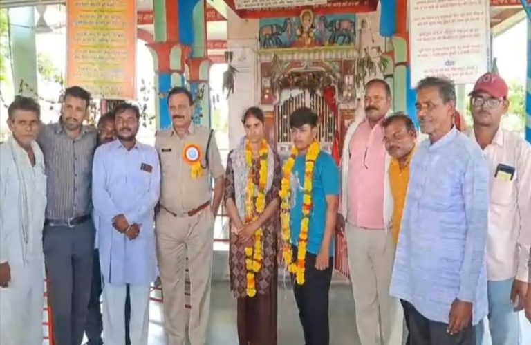 सागर में घर से भागे प्रेमी युगल की थाने में शादी, पुलिस और परिजन बने साक्षी