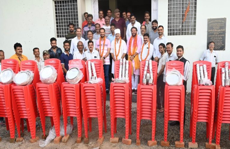 विधायक शैलेंद्र जैन ने विश्वकर्मा समाज को दिए 200 कुर्सियाँ और बर्तन, पर्यावरण संरक्षण व रोजगार का संदेश भी दिया