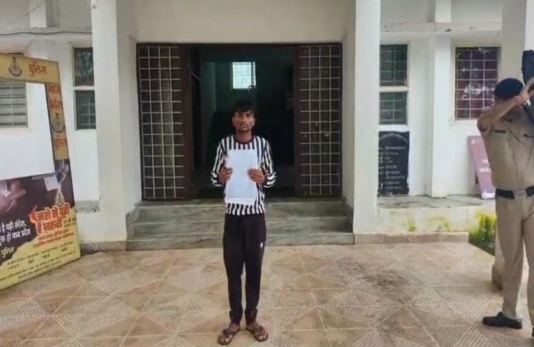 डॉ गौर विश्वविद्यालय में छात्र ने प्रोफेसर पर प्रताड़ना के आरोप लगाए, छात्र पर महिला शिक्षका से अभद्रता के बाद कार्यवाई